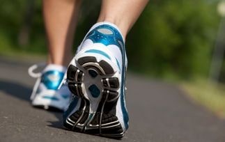 10 Best Walking Shoes For Blister Prone Feet (Highly Rated)